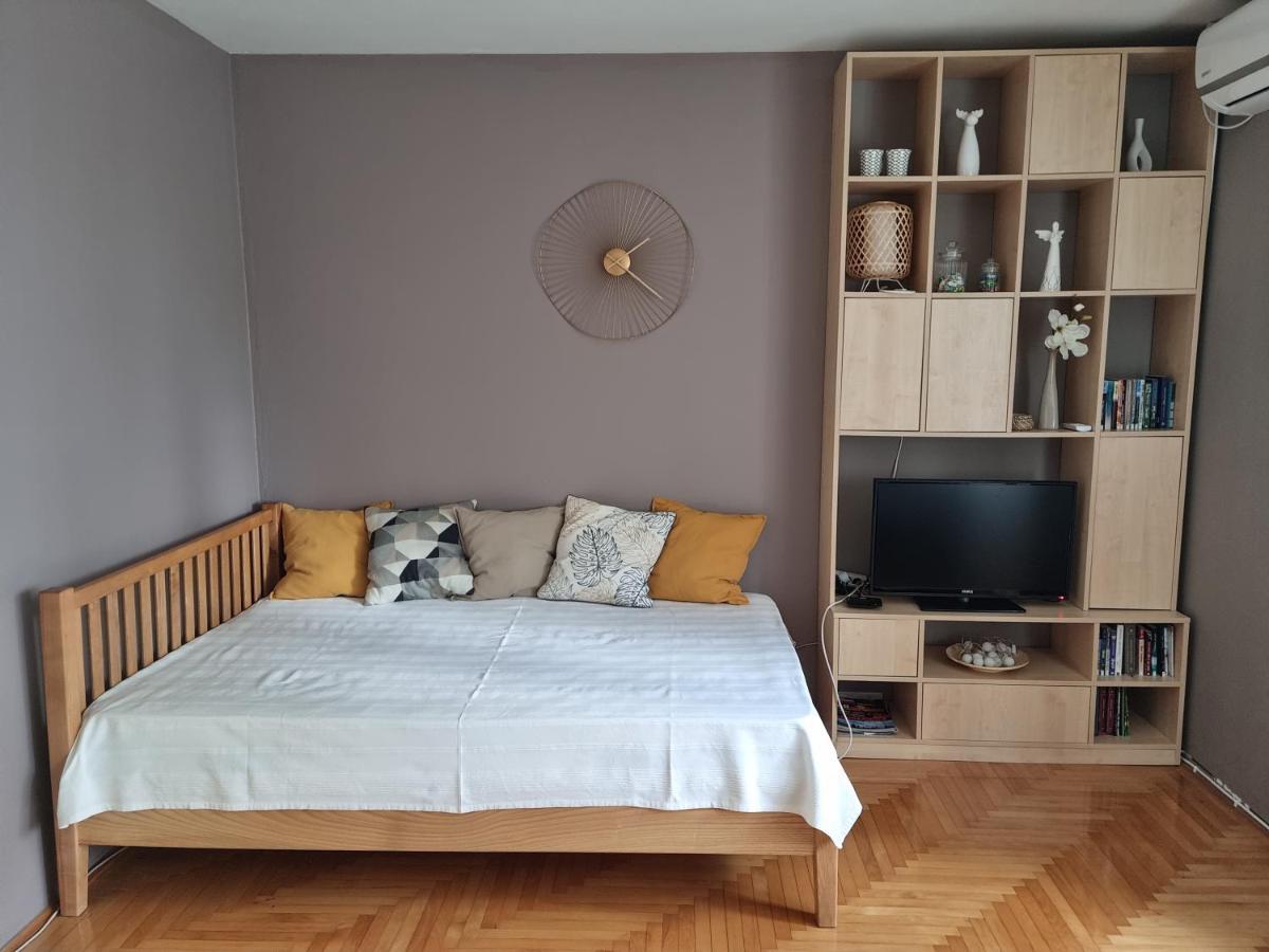 Stan Na Dan "Irina" Banja Luka Apartment Екстериор снимка